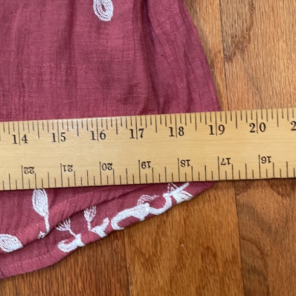 Kindred Size Medium top front is a double layer for modest 3/4 sleeves red - Picture 9 of 12